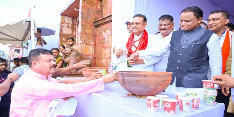 Chief Minister Inaugurates Sacred Auspicious Distribution Centre at Shrimandir Singhadwar
