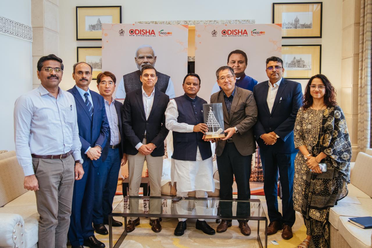 Chief Minister Holds Discussions with POSCO and JSW Group Leadership in Mumbai