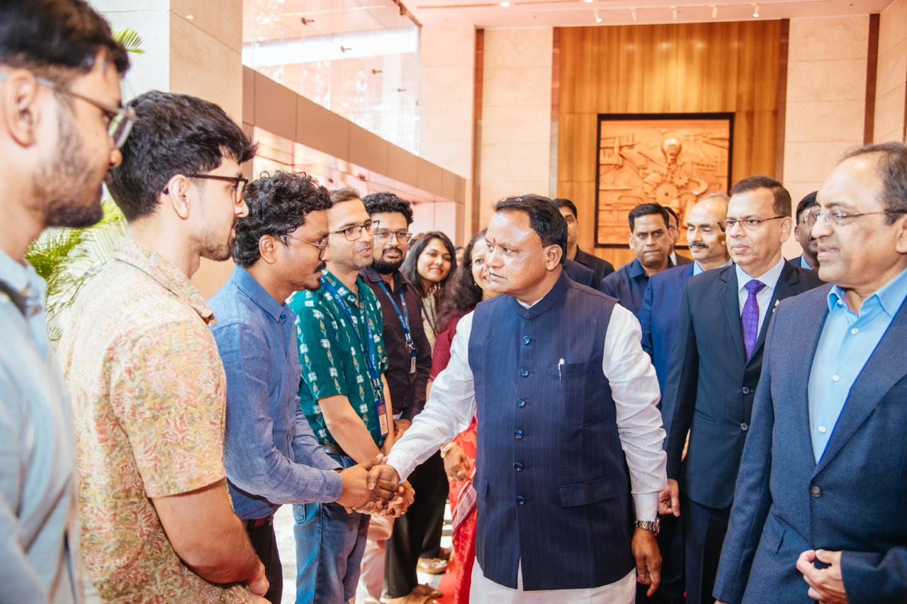 CM Visits L&T Facility, Explores Investment and Employment Opportunities in Odisha