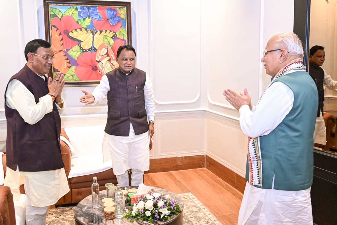 ମୁଖ୍ୟମନ୍ତ୍ରୀ ଶ୍ରୀ ମୋହନ ଚରଣ ମାଝୀ ସମସ୍ତ ବିଭାଗକୁ ଯୁଦ୍ଧକାଳୀନ ଭିତ୍ତିରେ କାର୍ଯ୍ୟ କରିବାକୁ ନିର୍ଦ୍ଦେଶ ଦେଇଛନ୍ତି । ‘ସମଗ୍ର ସରକାରୀ ଆଭିମୁଖ୍ୟ’ (Whole of Government Approach) ଅଧୀନରେ ବିଭିନ୍ନ ବିଭାଗ ମଧ୍ୟରେ ଉତ୍ତମ ସମନ୍ୱୟ ରକ୍ଷା କରିବା ଉପରେ ସେ ଗୁରୁତ୍ୱାରୋପ କରିଛନ୍ତି। ବିପର୍ଯ୍ୟୟ ପରବର୍ତ୍ତୀ ପୁନରୁଦ୍ଧାର, ଅତ୍ୟାବଶ୍ୟକ ସେବାର ପୁନଃସ୍ଥାପନ ଏବଂ ଚାଷୀଙ୍କ ଫସଲର ସୁରକ୍ଷାକୁ ପ୍ରମୁଖ ପ୍ରାଥମିକତା ଦିଆଯାଇଛି ।  ଅର୍ବାନ କନକ୍ଲେଭ୍ ଅବସରରେ ମେଫେୟାର ସାନ୍ଚୁଆରୀଠାରେ ଆୟୋଜିତ ସାଂସ୍କୃତିକ ସନ୍ଧ୍ୟା କାର୍ଯ୍ୟକ୍ରମରେ ରାଜ୍ୟପାଳ ଶ୍ରୀ ବ୍ରଜମୋହନ ରାମ, ମୁଖ୍ୟମନ୍ତ୍ରୀ ଶ୍ରୀ ମୋହନ ଚରଣ ମାଝୀ ଏବଂ କେନ୍ଦ