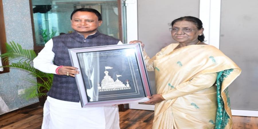 ଗୋପାଳପୁରରେ ରାଷ୍ଟ୍ରପତିଙ୍କୁ ସ୍ମାରକୀ ପ୍ରଦାନ କଲେ ମୁଖ୍ୟମନ୍ତ୍ରୀ