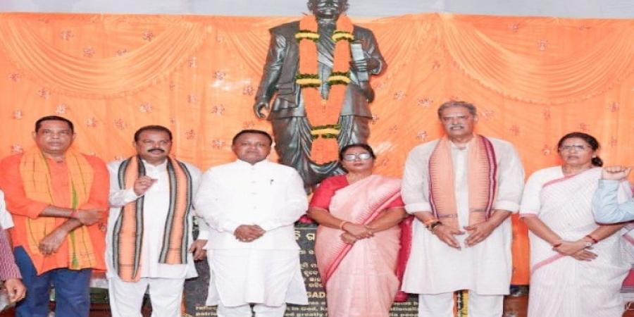 ମୁଖ୍ୟମନ୍ତ୍ରୀଙ୍କ ପକ୍ଷରୁ ସ୍ୱଭାବ କବି ଗଙ୍ଗାଧର ମେହେରଙ୍କ ଜୟନ୍ତୀରେ ଶ୍ରଦ୍ଧାଞ୍ଜଳି