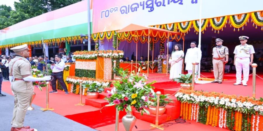 ୮୦ତମ ରାଜ୍ୟସ୍ତରୀୟ ସ୍ୱାଧୀନତା ଦିବସ ପାଳନ: ମହାନ ସଂଗ୍ରାମୀଙ୍କୁ ଶ୍ରଦ୍ଧାଞ୍ଜଳି ଜଣାଇଲେ ମୁଖ୍ୟମନ୍ତ୍ରୀ