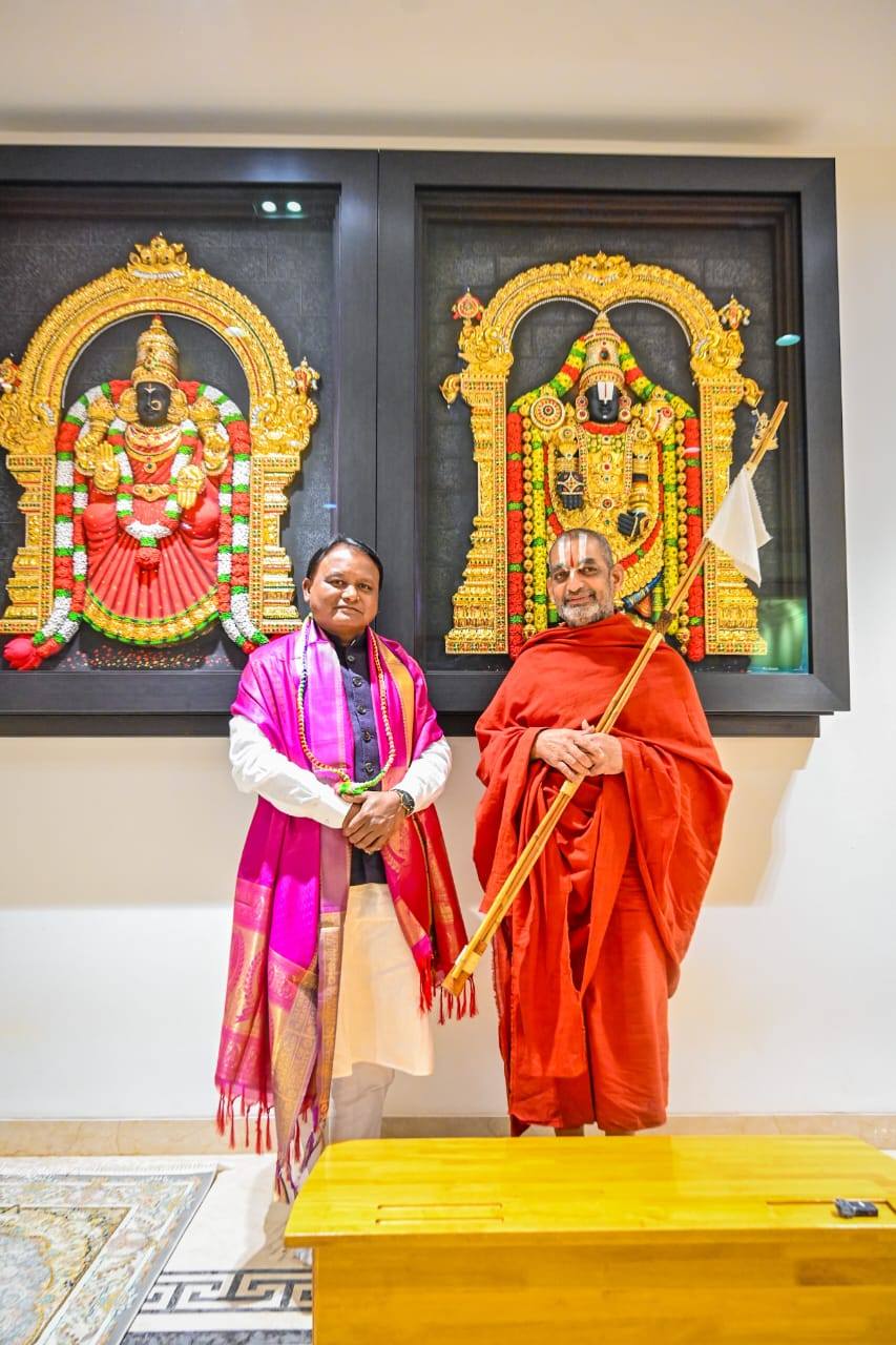 ମାନ୍ୟବର ମୁଖ୍ୟମନ୍ତ୍ରୀ ଶ୍ରୀ ମୋହନ ଚରଣ ମାଝୀ ହାଇଦ୍ରାବାଦର ପ୍ରତୀକାତ୍ମକ ସମାନତାର ପ୍ରତିମା ପରିଦର୍ଶନ କରିଥିଲେ ଏବଂ ଶ୍ରୀ ରାମାନୁଜାଚାର୍ଯ୍ୟଙ୍କୁ ଶ୍ରଦ୍ଧାଞ୍ଜଳି ଅର୍ପଣ କରିଥିଲେ।