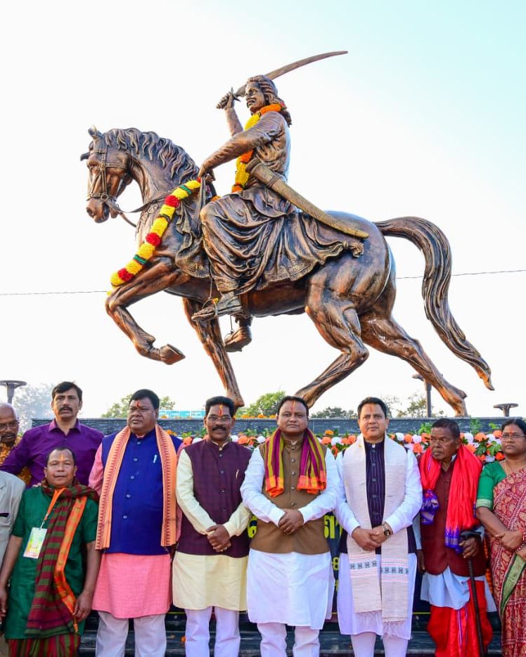 କେନ୍ଦୁଝର ଜିଲ୍ଲାର ନେକଦଗର ଛକରେ ବିପ୍ଳବୀ ଧରଣୀଧର ନାୟକଙ୍କ ପ୍ରତିମୂର୍ତ୍ତି ଉନ୍ମୋଚନ କରିଛନ୍ତି।