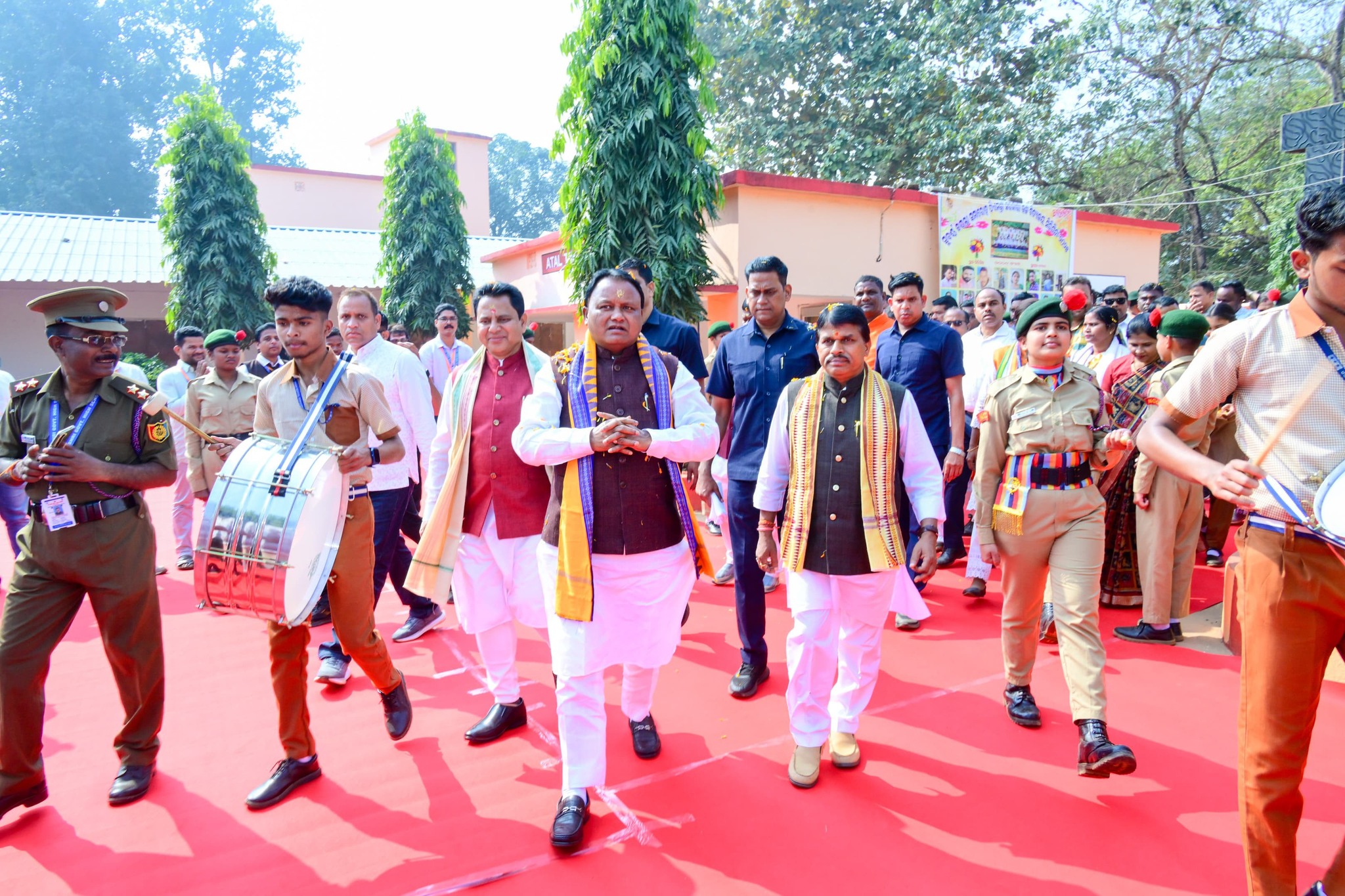 କେନ୍ଦୁଝର ଜିଲ୍ଲା ସିରିଗୁଡ଼ା ପି.ଏମ ଶ୍ରୀ ସରକାରୀ ଉଚ୍ଚ ବିଦ୍ୟାଳୟର ସୁବର୍ଣ୍ଣ ଜୟନ୍ତୀ କାର୍ଯ୍ୟକ୍ରମରେ ମାନ୍ୟବର ମୁଖ୍ୟମନ୍ତ୍ରୀ ଶ୍ରୀ ମୋହନ ଚରଣ ମାଝୀ ଯୋଗ ଦେଇଛନ୍ତି।