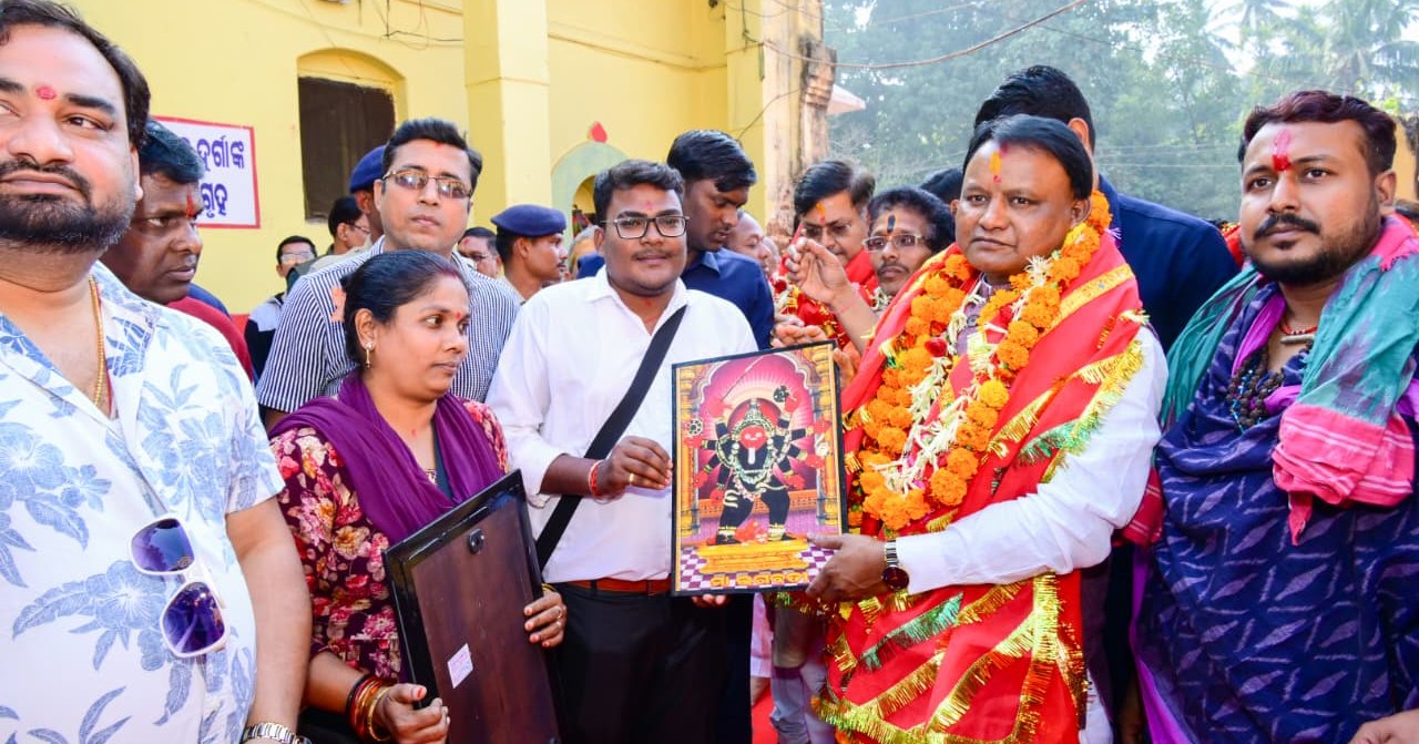 ବାଣପୁରଗସ୍ତ ଅବସରରେ ମାନ୍ୟବର ମୁଖ୍ୟମନ୍ତ୍ରୀ ଶ୍ରୀ ମୋହନ ଚରଣ ମାଝୀ ମା’ ଭଗବତୀ ମନ୍ଦିର ପରିଦର୍ଶନ କରିଛନ୍ତି।