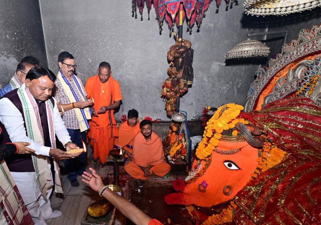 ମାନ୍ୟବର ମୁଖ୍ୟମନ୍ତ୍ରୀ ଶ୍ରୀ ମୋହନ ଚରଣ ମାଝୀ ସମ୍ବଲପୁର ଜିଲ୍ଲା ଗସ୍ତ ଅବସରରେ ମା' ସମଲେଶ୍ୱରୀଙ୍କ ଦର୍ଶନ କରି ଆଶୀର୍ବାଦ ଲାଭ କରିଛନ୍ତି।