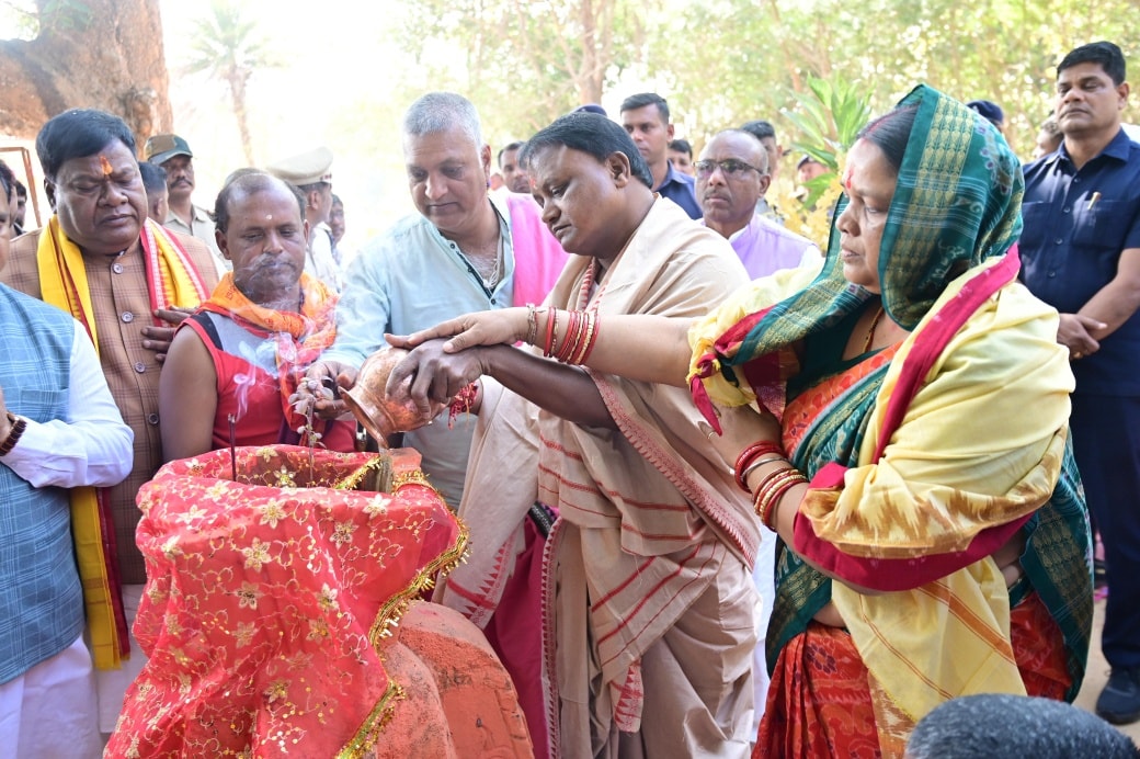 ମକର ସଂକ୍ରାନ୍ତିର ପବିତ୍ର ଅବସରରେ, କେଉଁଝରର ପୁଣ୍ୟତୋୟା ବୈତରଣୀ ନଦୀରେ ସ୍ନାନ।