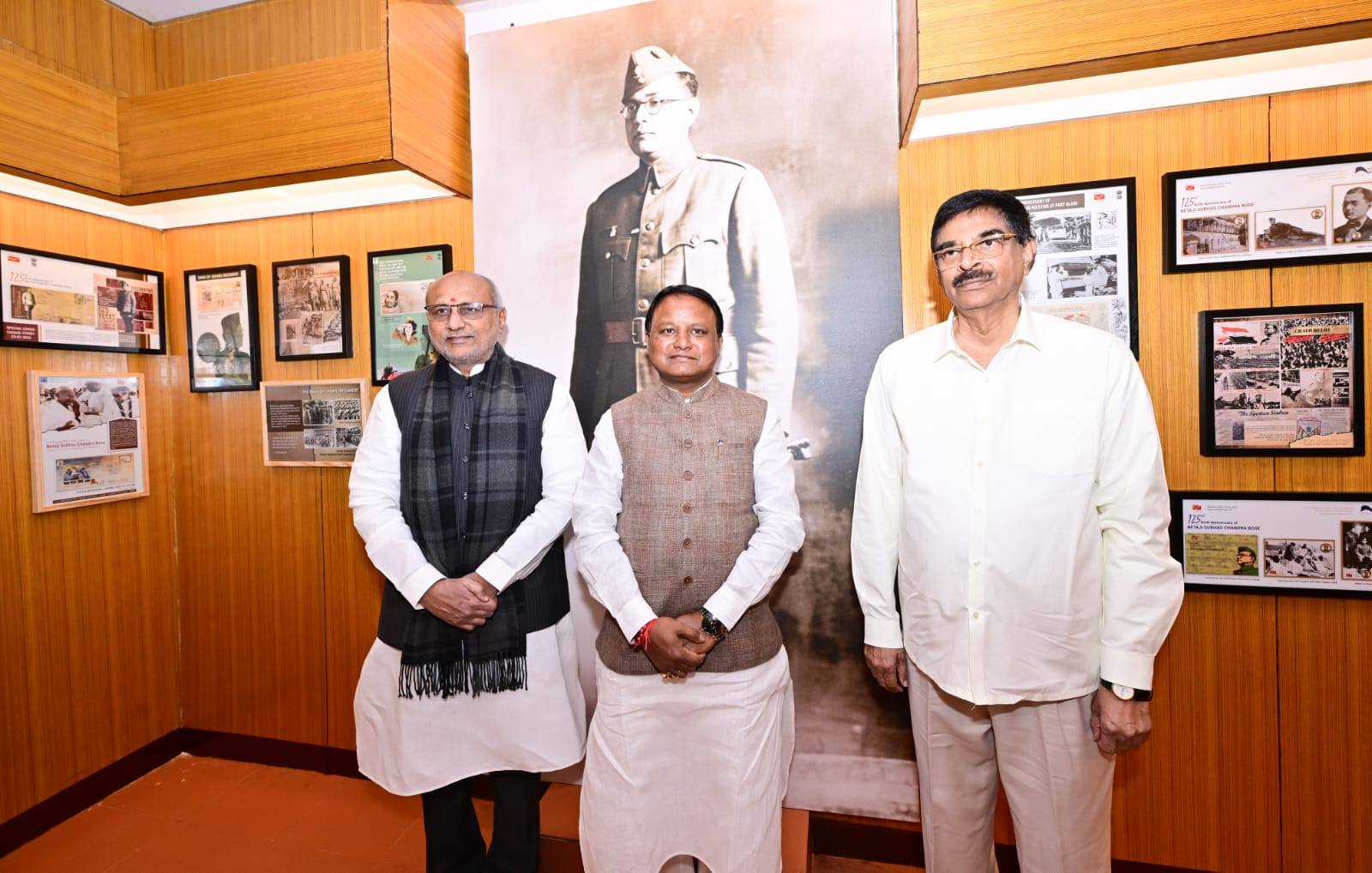 ପରାକ୍ରମ ଦିବସ ଅବସରରେ, କଟକ ଓଡ଼ିଆ ବଜାରର ନେତାଜୀଙ୍କ ଜନ୍ମସ୍ଥାନ ସଂସ୍କୃତି ଭବନରେ ଆୟୋଜିତ କାର୍ଯ୍ୟକ୍ରମ।