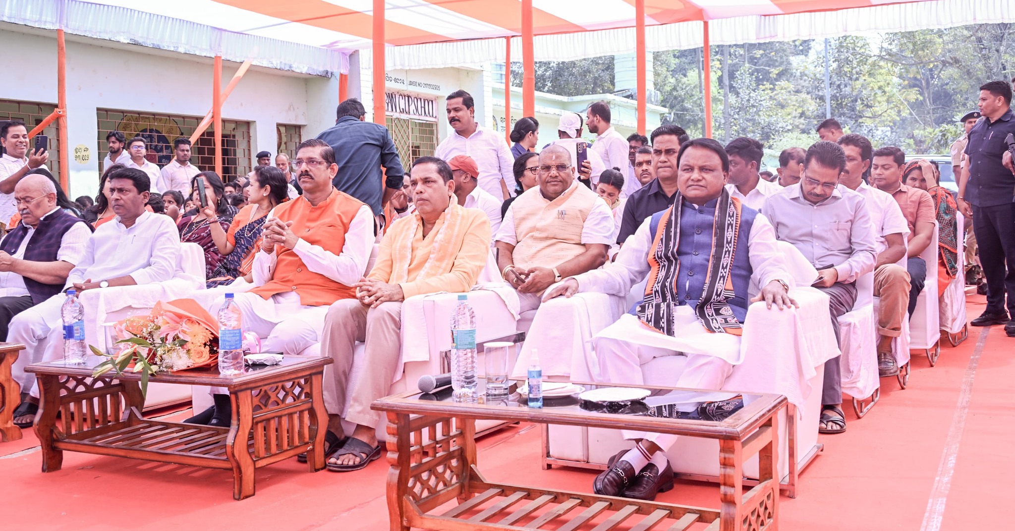 ମାନ୍ୟବର ମୁଖ୍ୟମନ୍ତ୍ରୀ ଶ୍ରୀ ମୋହନ ଚରଣ ମାଝୀ ଭୁବନେଶ୍ୱରର ରାଜଭବନ ସରକାରୀ ଉଚ୍ଚ ପ୍ରାଥମିକ ବିଦ୍ୟାଳୟରେ ଛାତ୍ରଛାତ୍ରୀ ଏବଂ ସ୍ଥାନୀୟ ଲୋକଙ୍କ ସହିତ ପ୍ରଧାନମନ୍ତ୍ରୀଙ୍କ 'ମନକି ବାତ' କାର୍ଯ୍ୟକ୍ରମରେ ଯୋଗ ଦେଇଛନ୍ତି।