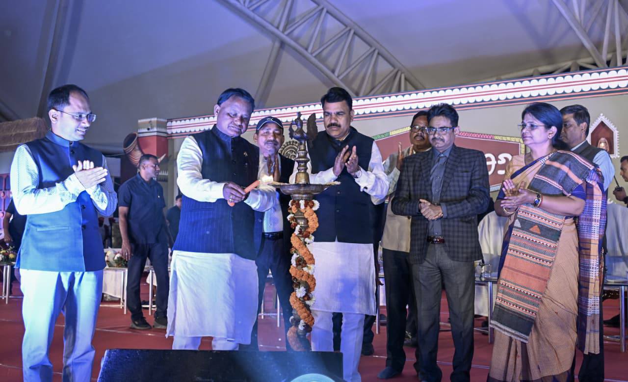 ମାନ୍ୟବର ମୁଖ୍ୟମନ୍ତ୍ରୀ ଶ୍ରୀ ମୋହନ ଚରଣ ମାଝୀ ଭୁବନେଶ୍ୱରର ୧ ନମ୍ବର ଆଡିଭାସି ଫିଲ୍ଡରେ ଆୟୋଜିତ ଆଦିବାସୀ ମେଲା -2026 ର ଉଦଘାଟନ କରିଥିଲେ।