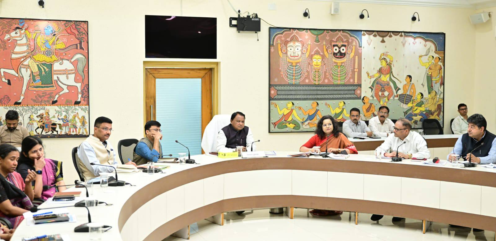 ଲୋକସେବା ଭବନରେ ମାନ୍ୟବର ମୁଖ୍ୟମନ୍ତ୍ରୀ ଶ୍ରୀ ମୋହନ ଚରଣ ମାଝୀ ପ୍ରାକ୍ ବଜେଟ ପ୍ରସ୍ତୁତି ବୈଠକରେ ଯୋଗ ଦେଇଛନ୍ତି।