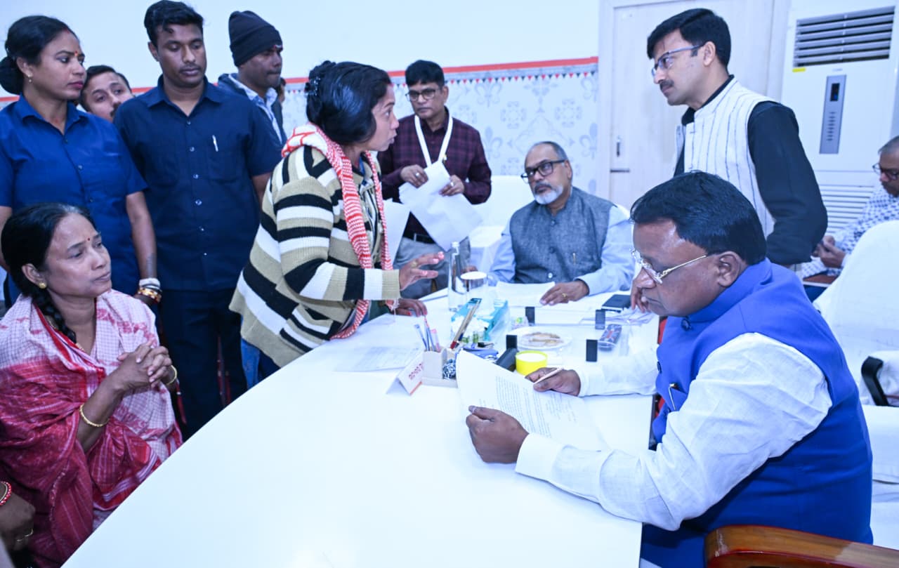 ଲୋକଙ୍କ ସରକାରରେ ଲୋକଙ୍କ ସମସ୍ୟା ଶୁଣିବା ସହ ତ୍ୱରିତ ସମାଧାନ ପାଇଁ ପଦକ୍ଷେପ ନିଆଯାଉଛି।