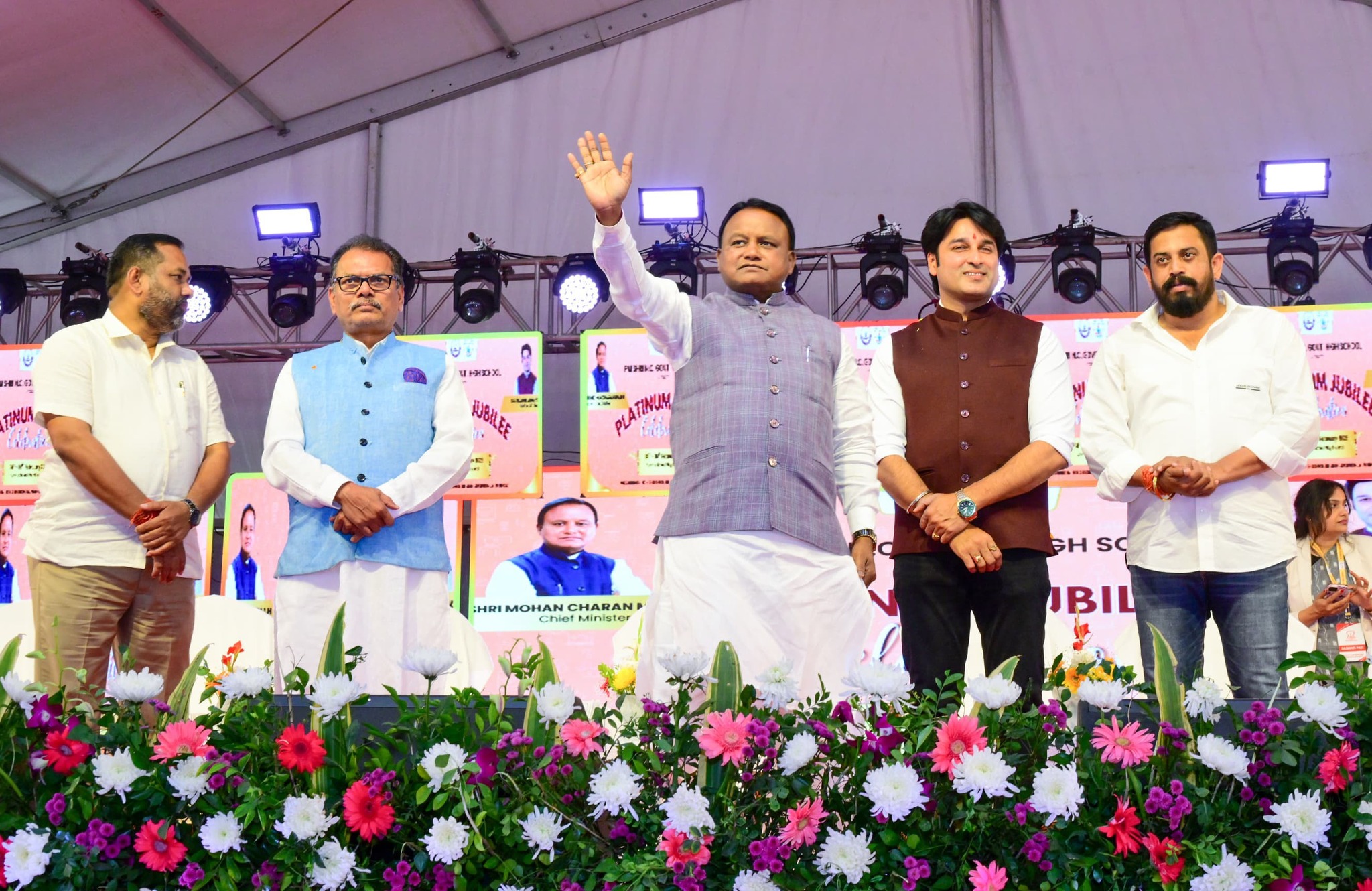 ମାନ୍ୟବର ମୁଖ୍ୟମନ୍ତ୍ରୀ ଶ୍ରୀ ମୋହନ ଚରଣ ମାଝୀ ହାଇସ୍କୁଲ 'ନରସିଂହ ଚୌଧୁରୀ ସରକାରୀ ହାଇସ୍କୁଲ'ର ପ୍ଲାଟିନମ୍ ଜୁବୁଲି ଅବସରରେ ଯୋଗ ଦେଇଛନ୍ତି।