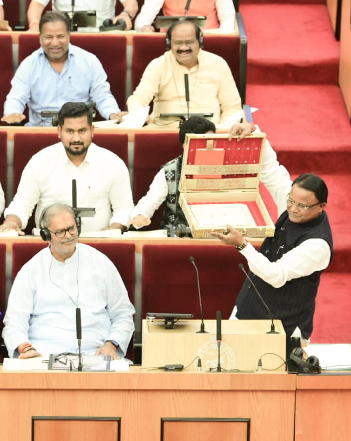 ମାନ୍ୟବର ମୁଖ୍ୟମନ୍ତ୍ରୀ ଶ୍ରୀ ମୋହନ ଚରଣ ମାଝୀ ଆର୍ଥିକ ବର୍ଷ ୨୦୨୬-୨୭ ସାଧାରଣ ବଜେଟ୍ ଉପସ୍ଥାପନ କରୁଛନ୍ତି।
