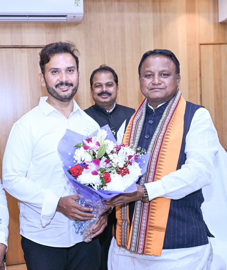 ରାଜ୍ୟ ବଜେଟ ୨୦୨୬-୨୭ରେ ଗଜପତି ଜିଲ୍ଲାରେ ନୂତନ ଆୟୁର୍ବେଦିକ କଲେଜ ପ୍ରତିଷ୍ଠା ପାଇଁ ନିଷ୍ପତ୍ତି ନିଆଯାଇଥିବାରୁ ମାନ୍ୟବର ପାରଳାଖେମୁଣ୍ଡି ବିଧାୟକ ଶ୍ରୀ ରୁପେଶ କୁମାର ପାଣିଗ୍ରାହୀ ବିଧାନସଭା ପ୍ରକୋଷ୍ଠରେ ମାନ୍ୟବର ମୁଖ୍ୟମନ୍ତ୍ରୀ ଶ୍ରୀ ମୋହନ ଚରଣ ମାଝୀଙ୍କୁ ଭେଟି ଧନ୍ୟବାଦ୍ ଓ କୃତଜ୍ଞତା ଜ୍ଞାପନ କରିଛନ୍ତି । 