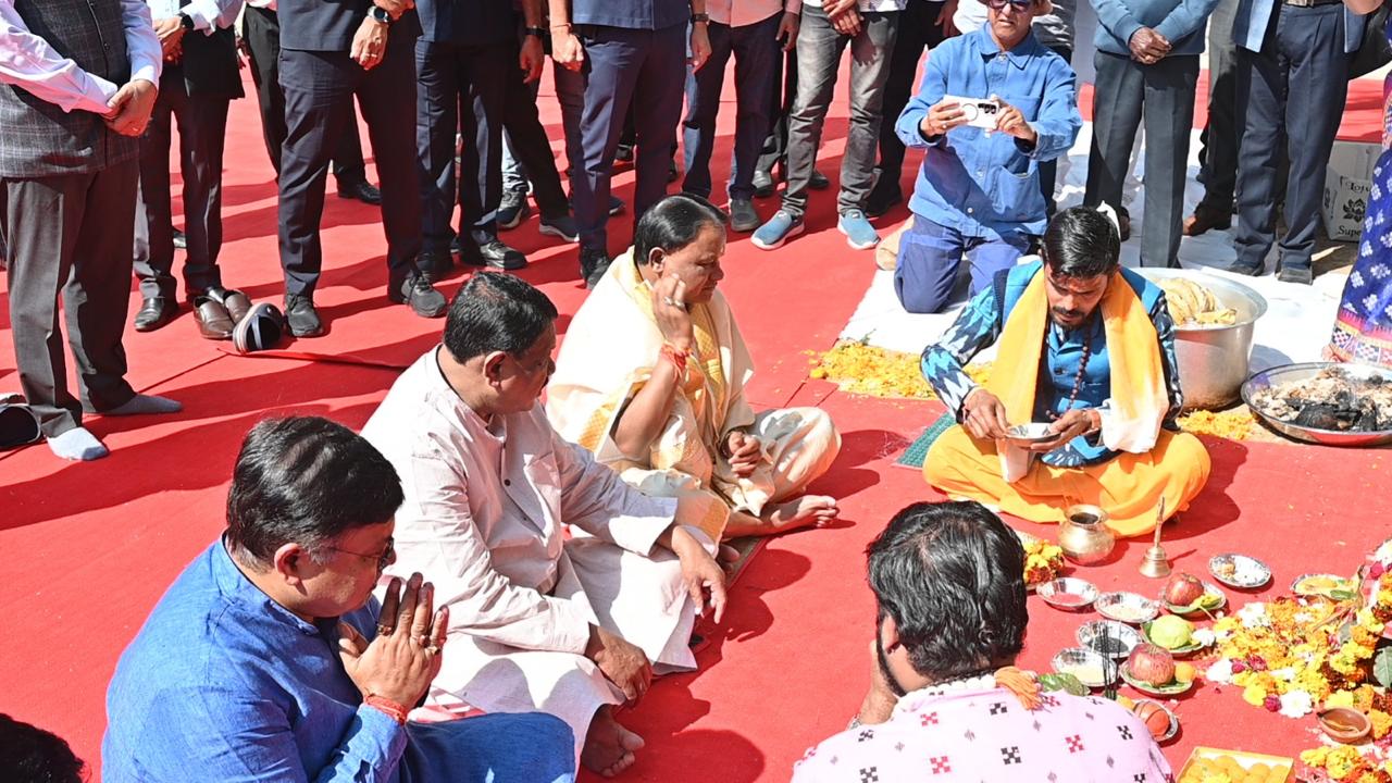 ମାନ୍ୟବର ମୁଖ୍ୟମନ୍ତ୍ରୀ ଶ୍ରୀ ମୋହନ ଚରଣ ମାଝୀ ନୂଆଦିଲ୍ଲୀଠାରେ ନୂତନ ଓଡ଼ିଶା ଭବନର ନିର୍ମାଣ ପାଇଁ ଶିଳାନ୍ୟାସ କରିଛନ୍ତି ।