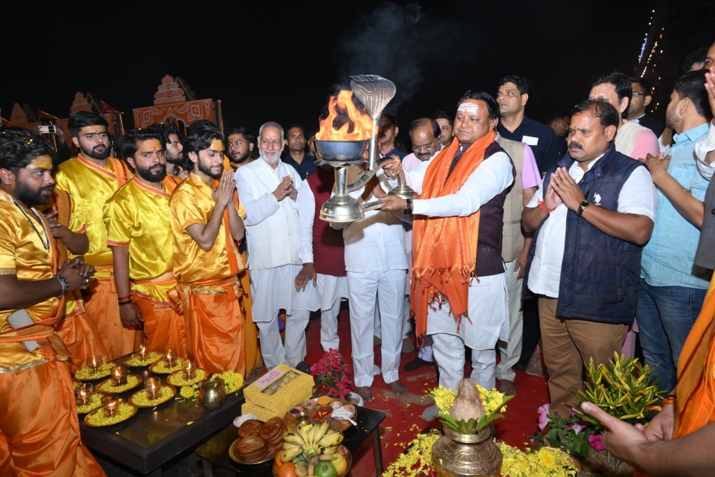 ଗୋପାଳପୁର ବେଳାଭୂମି ମହୋତ୍ସବର ମନୋରମ ପରିବେଶରେ ପବିତ୍ର 'ସମୁଦ୍ର ଆଳତୀ' କାର୍ଯ୍ୟକ୍ରମରେ ଅଂଶଗ୍ରହଣ କରିବାର ସୌଭାଗ୍ୟ ପାଇଲି।