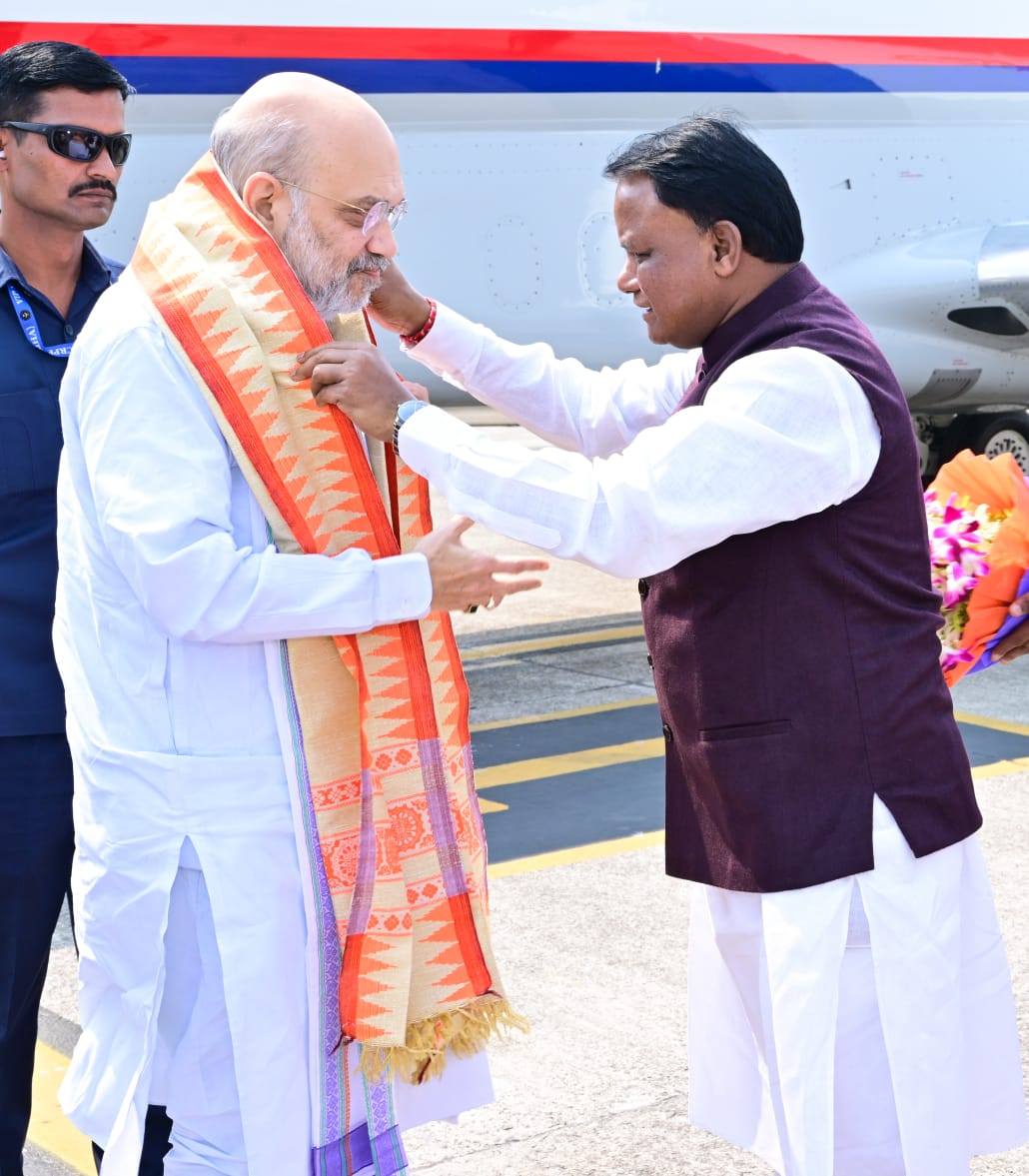 Hon’ble Chief Minister Shri Mohan Charan Majhi welcomed Hon’ble Union Home and Cooperation Minister Shri Amit Shah upon his arrival at Bhubaneswar Airport.