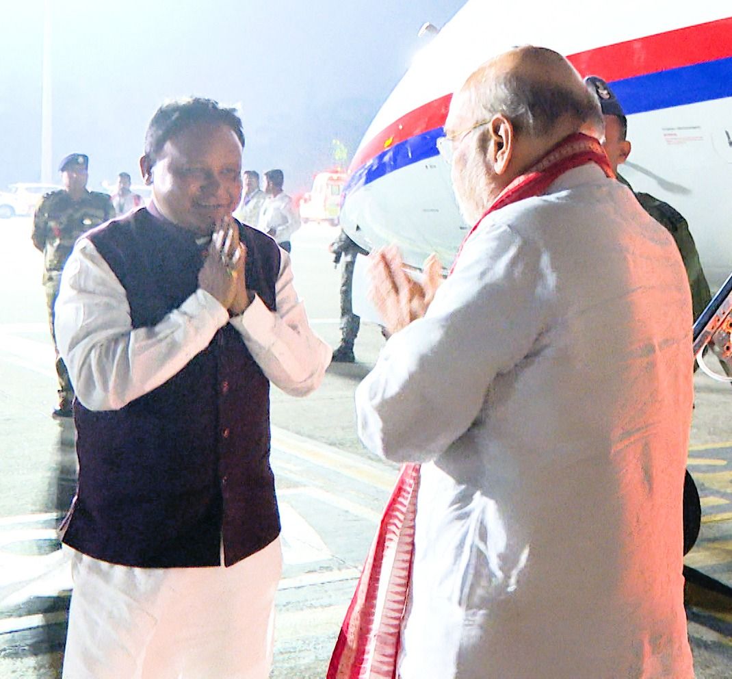 ମାନ୍ୟବର କେନ୍ଦ୍ର ଗୃହ ଏବଂ ସମବାୟ ମନ୍ତ୍ରୀ ଶ୍ରୀ ଅମିତ ଶାହ ଓଡ଼ିଶା ଗସ୍ତ ଶେଷ କରି ପ୍ରତ୍ୟାବର୍ତ୍ତନ କରିବା ଅବସରରେ ଭୁବନେଶ୍ୱର ବିମାନବନ୍ଦରଠାରେ ମାନ୍ୟବର ମୁଖ୍ୟମନ୍ତ୍ରୀ ଶ୍ରୀ ମୋହନ ଚରଣ ମାଝୀ ତାଙ୍କୁ ବିଦାୟ ସମ୍ବର୍ଦ୍ଧନା ଜଣାଇଛନ୍ତି ।