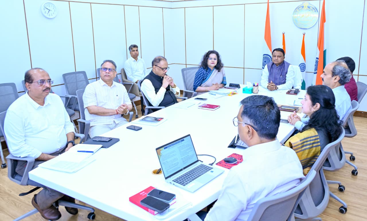 ମାନ୍ୟବର ମୁଖ୍ୟମନ୍ତ୍ରୀ ଶ୍ରୀ ମୋହନ ଚରଣ ମାଝୀ ପଶ୍ଚିମ ଏସିଆରେ ଯୁଦ୍ଧ ପାଇଁ ଦେଶ ତଥା ରାଜ୍ୟରେ ସୃଷ୍ଟି ହୋଇଥିବା ବିଭିନ୍ନ ଦ୍ରବ୍ୟର କୃତ୍ରିମ ଅଭାବଜନିତ ସମସ୍ୟାର ମୁକାବିଲା ପାଇଁ ରାଜ୍ୟ ସରକାରଙ୍କ ପକ୍ଷରୁ ନିଆଯାଉଥିବା ପଦକ୍ଷେପ ସମ୍ପର୍କରେ ସମୀକ୍ଷା କରିଛନ୍ତି।