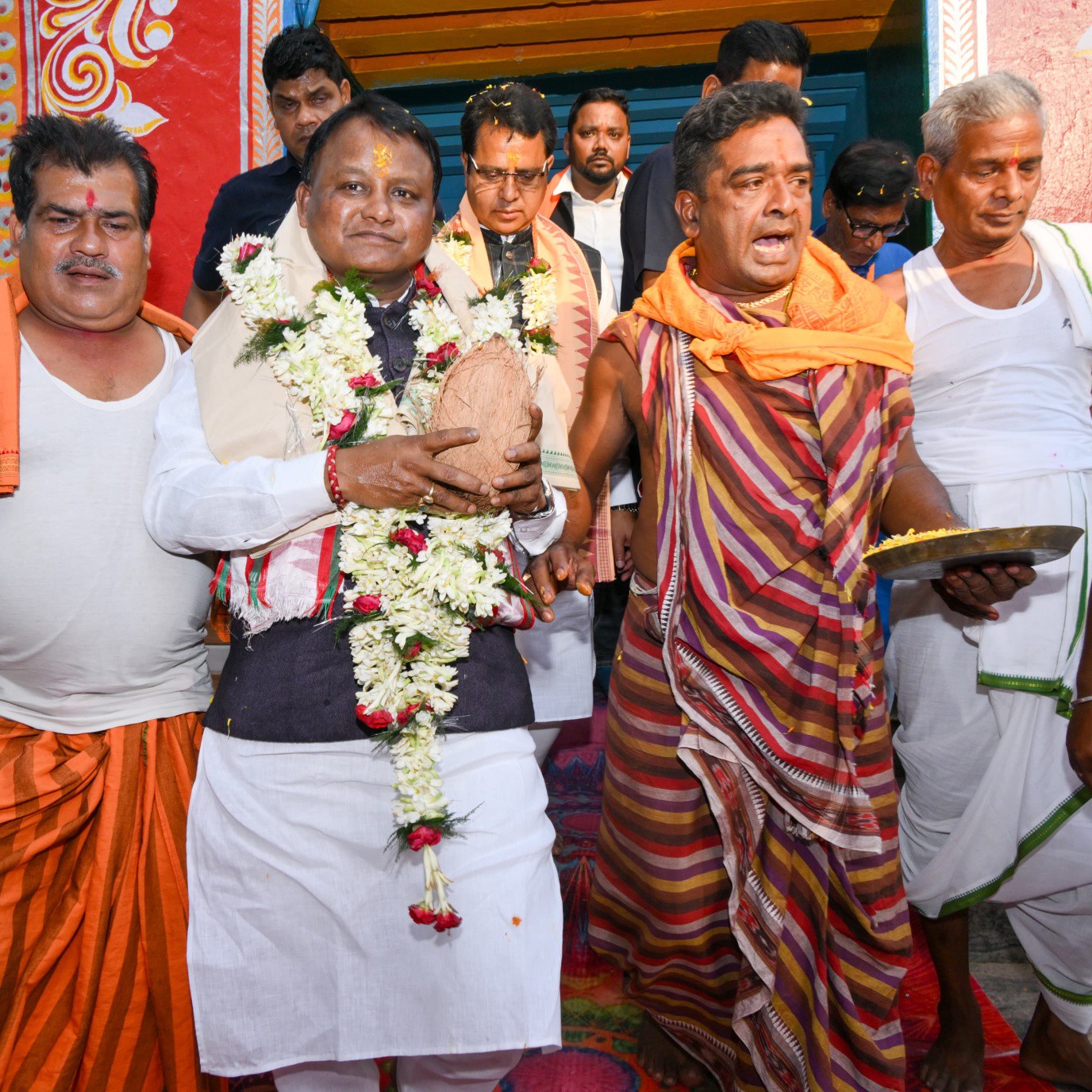 ମାନ୍ୟବର ମୁଖ୍ୟମନ୍ତ୍ରୀ ଶ୍ରୀ ମୋହନ ଚରଣ ମାଝୀ ଦେଓଗାଁସ୍ଥିତ ବାବା କୁଶଳେଶ୍ୱର ମହାଦେବଙ୍କ ପୀଠରେ ଦର୍ଶନ ଓ ପୂଜାର୍ଚ୍ଚନା କରିଛନ୍ତି।