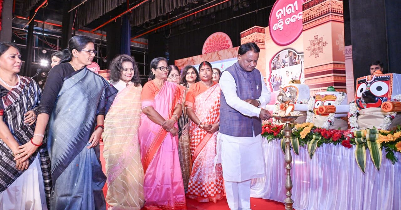 ‘ନାରୀଶକ୍ତି ବନ୍ଦନ ଅଧିନିୟମ’ କେବଳ ଏକ ଆଇନ୍ ନୁହେଁ, ବରଂ କୋଟି କୋଟି ମହିଳାଙ୍କ ସ୍ବପ୍ନର ଉଡ଼ାଣ ବୋଲି ମାନ୍ୟବର ମୁଖ୍ୟମନ୍ତ୍ରୀ ଶ୍ରୀ ମୋହନ ଚରଣ ମାଝୀ ଭୁବନେଶ୍ବରରେ ଆୟୋଜିତ ନାରୀଶକ୍ତି ବନ୍ଦନ ଟାଉନ ହଲ୍ କାର୍ଯ୍ୟକ୍ରମ ଅବସରରେ କହିଛନ୍ତି।