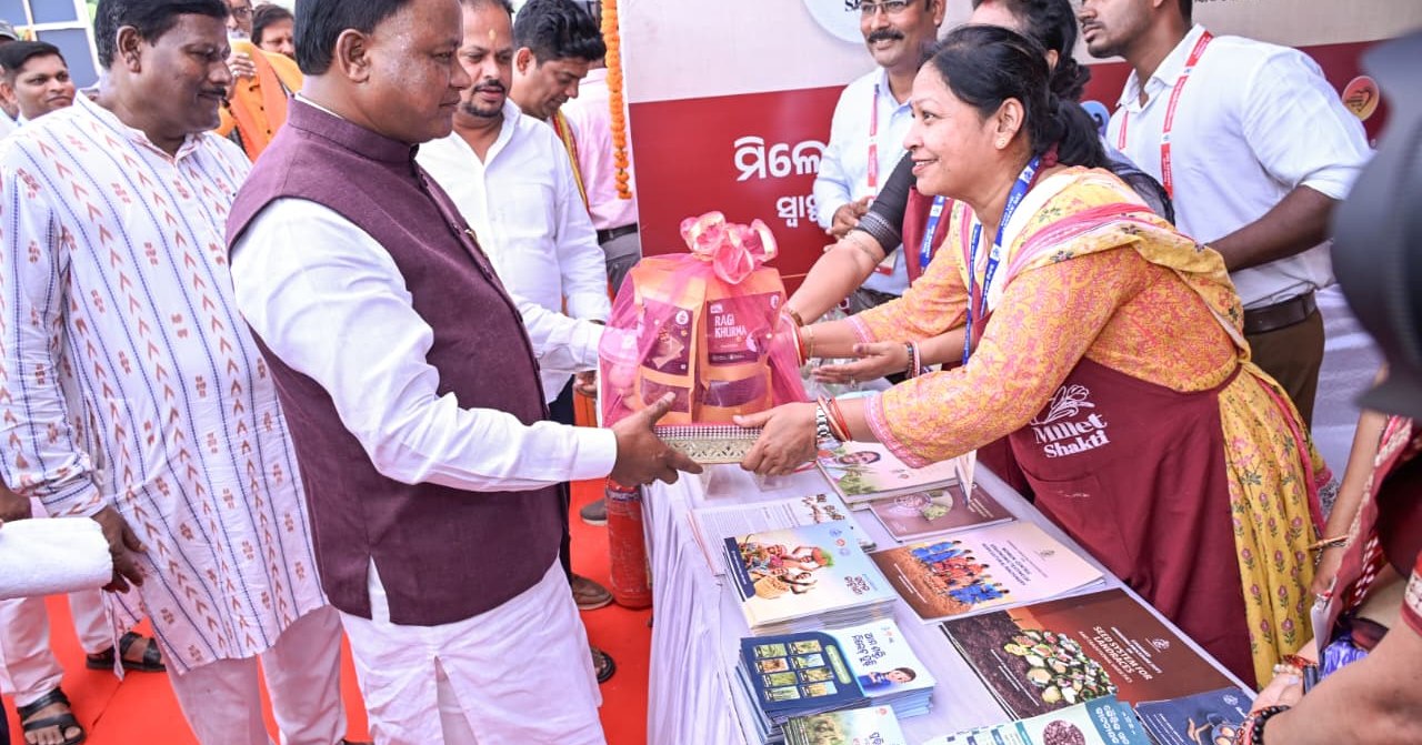 Hon'ble Chief Minister Shri Mohan Charan Majhi attended the program organized at the Central Rice Research Institute (CRRI) premises in Cuttack today on the occasion of Holy Akshaya Vriday and State Farmers' Day.