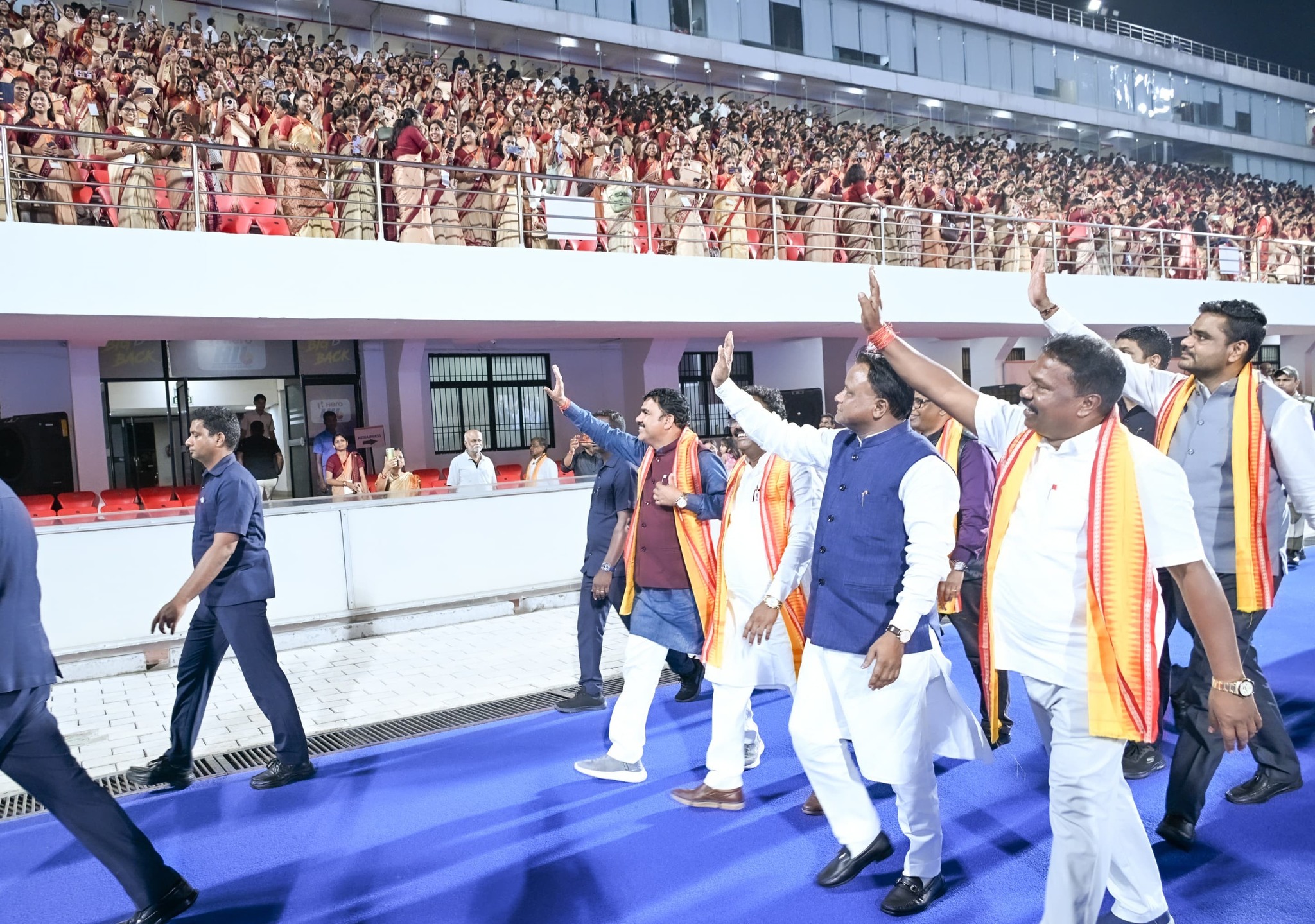 ମାନ୍ୟବର ମୁଖ୍ୟମନ୍ତ୍ରୀ ଶ୍ରୀ ମୋହନ ଚରଣ ମାଝୀ ଭୁବନେଶ୍ୱରର କଳିଙ୍ଗ ଷ୍ଟାଡିୟମରେ ଅନୁଷ୍ଠିତ ନିଜୁକ୍ତି ମେଳାରେ 7ଟି ବିଭାଗର 4,623 ଜଣ ପ୍ରାର୍ଥୀଙ୍କୁ ନିଯୁକ୍ତି ପତ୍ର ବଣ୍ଟନ କରିଛନ୍ତି।