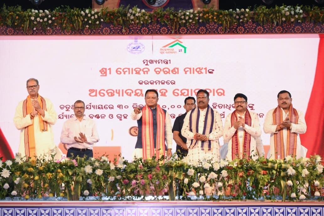 Hon'ble Chief Minister Shri Mohan Charan Majhi attended a special program organized in Balangir on the occasion of National Panchayati Raj Day.