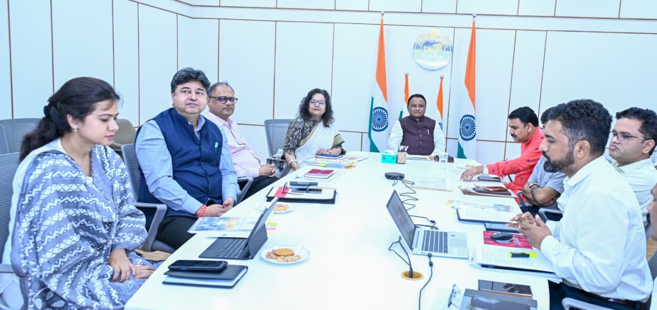 Hon'ble Chief Minister Shri Mohan Charan Majhi reviewed the progress of Pandit Godavarish Mishra Adarsh ​​Primary School project.