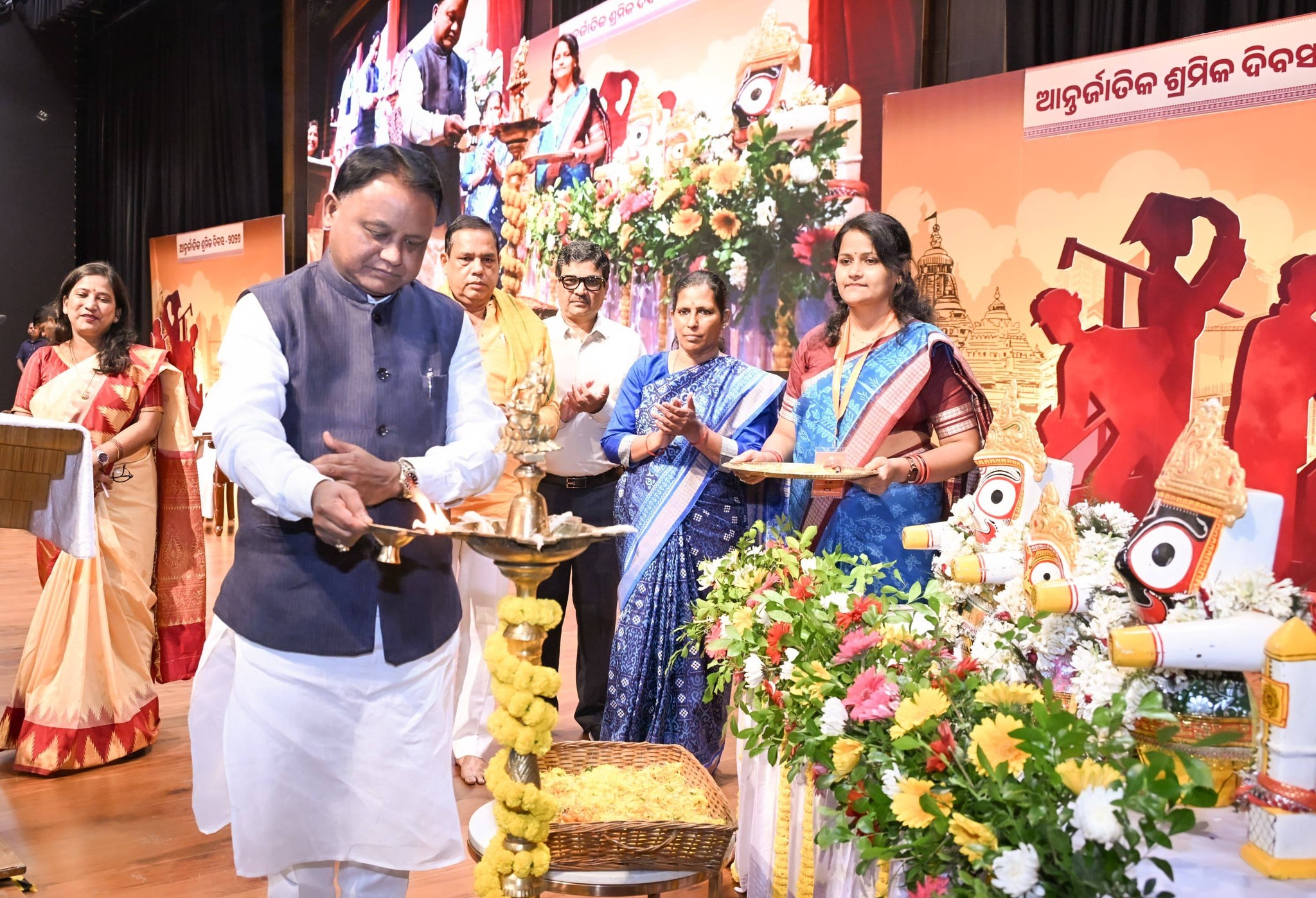 Hon'ble Chief Minister Shri Mohan Charan Majhi has paid tribute to the tireless efforts and sacrifices of the labour community by participating in the state-level function of 'International Labour Day' organized at OUAT Agriculture Education Sadan Complex, Bhubaneswar.