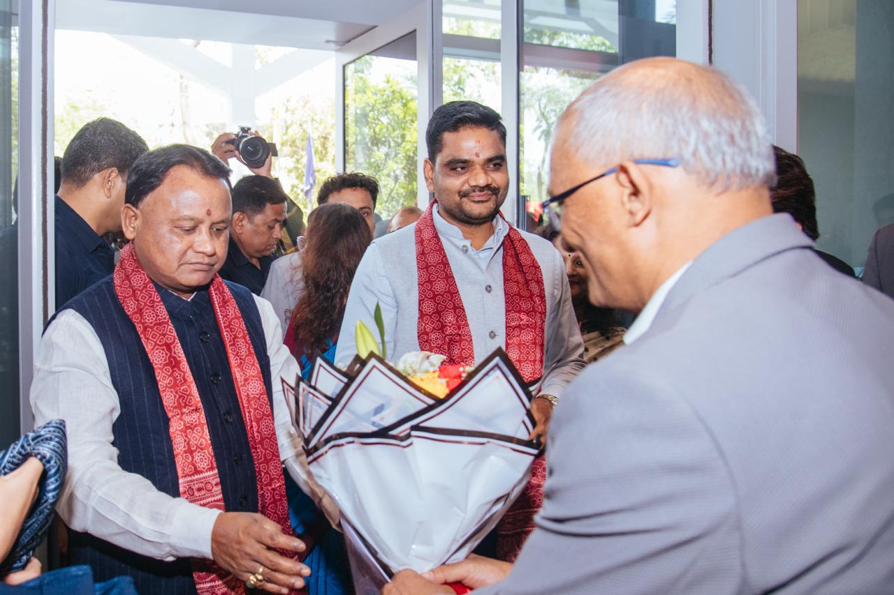Hon'ble Chief Minister Shri Mohan Charan Majhi has arrived in Gujarat on a visit with the aim of further accelerating industry and employment in Odisha.