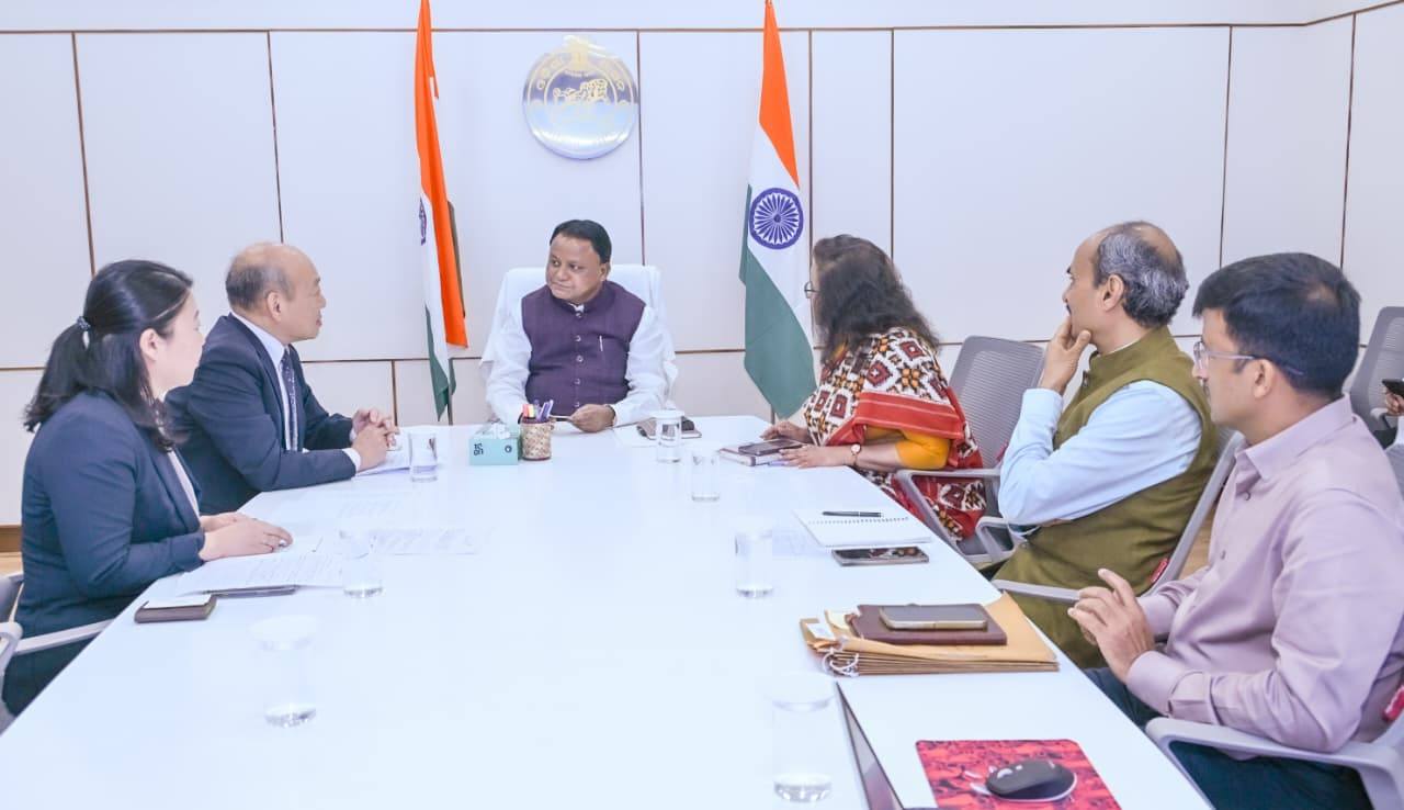 Hon’ble CM Shri Mohan Charan Majhi met Consul General of Japan in Kolkata, Mr Ishikawa Yoshihisa, at Lok Seva Bhawan today and discussed avenues to further strengthen Odisha-Japan partnership in trade, investment, tourism, technology and academic exchanges.