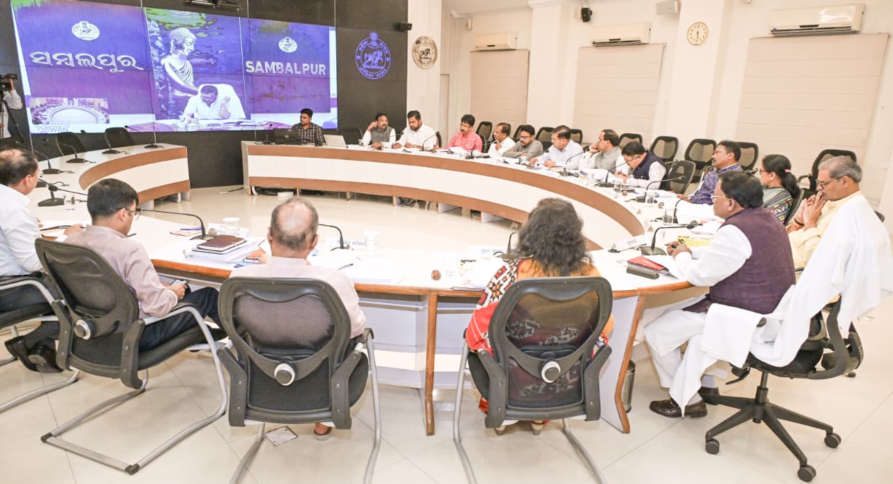 Chief Minister Shri Mohan Charan Majhi chaired the cabinet meeting at Lok Seva Bhavan. On this occasion, 10 proposals from 8 departments for the development of the state and provision of better services to the people were discussed and approved.