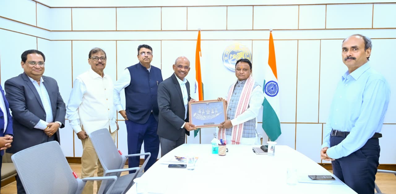 Hon'ble Chief Minister Shri Mohan Charan Majhi was called on by CII, Odisha Chapter President Shri Anil Singh and Vice President Shri Sammikant Nayak.
