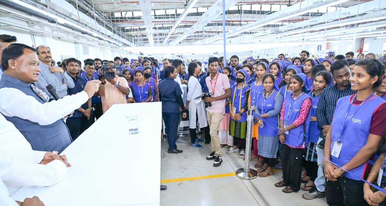 Hon'ble Chief Minister Shri Mohan Charan Majhi visited the worksite of Trimetro Garments, an EPIC Group company, at IDCO Industrial Estate, Khordha, and interacted with workers.