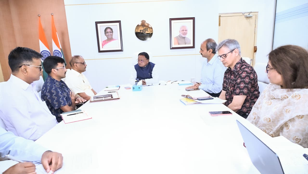 ମାନ୍ୟବର ମୁଖ୍ୟମନ୍ତ୍ରୀ ଶ୍ରୀ ମୋହନ ଚରଣ ମାଝୀ ଲୋକଙ୍କ ସରକାରଙ୍କ ୨ ବର୍ଷ ପୂର୍ତ୍ତିର ପ୍ରାକ୍ ପ୍ରସ୍ତୁତି ବୈଠକରେ ବିଭିନ୍ନ ବିଭାଗର ସଫଳତା ଓ ଉପଲବ୍ଧି ସମ୍ପର୍କରେ ବିଭାଗୀୟ ସଚିବମାନଙ୍କ ସହିତ ଆଲୋଚନା କରିଛନ୍ତି।