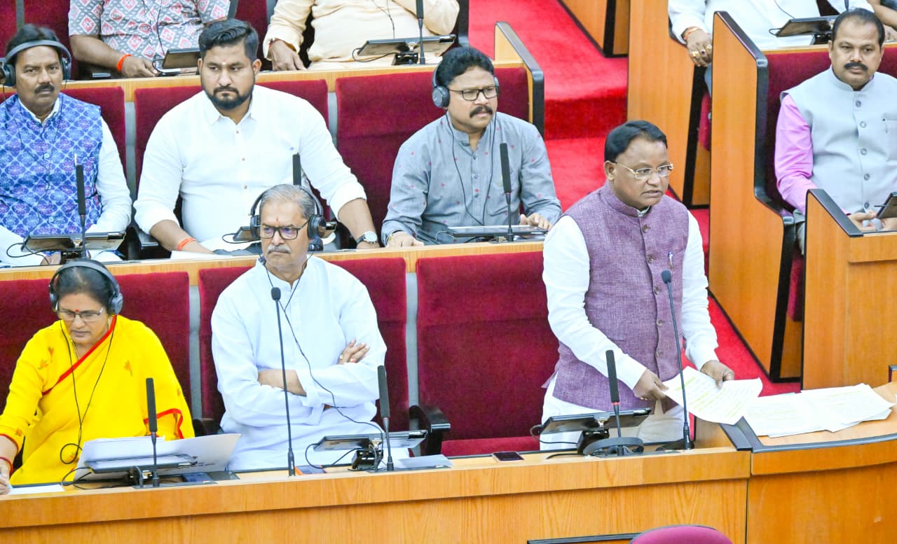 ବିଧାନସଭାର 'ସ୍ୱତନ୍ତ୍ର ଅଧିବେଶନ' ରେ ଯୋଗଦେଇ ମାନ୍ୟବର ମୁଖ୍ୟମନ୍ତ୍ରୀ ଶ୍ରୀ ମୋହନ ଚରଣ ମାଝୀ 'ଭାରତୀୟ ଗଣତନ୍ତ୍ରରେ ମହିଳାମାନଙ୍କର ଯୋଗଦାନ' ସମ୍ପର୍କିତ ଆଲୋଚନା ଅବସରରେ ନିଜର ଅଭିଭାଷଣ ରଖିଛନ୍ତି।