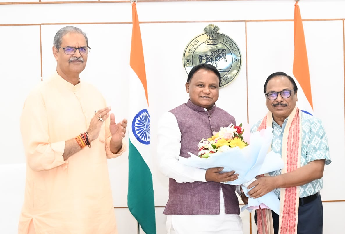 Chief Minister Shri Mohan Charan Majhi has felicitated Padma Shri Dr. Mahendra Kumar Mishra, a renowned linguist and folk literature researcher, at Lok Seva Bhavan.