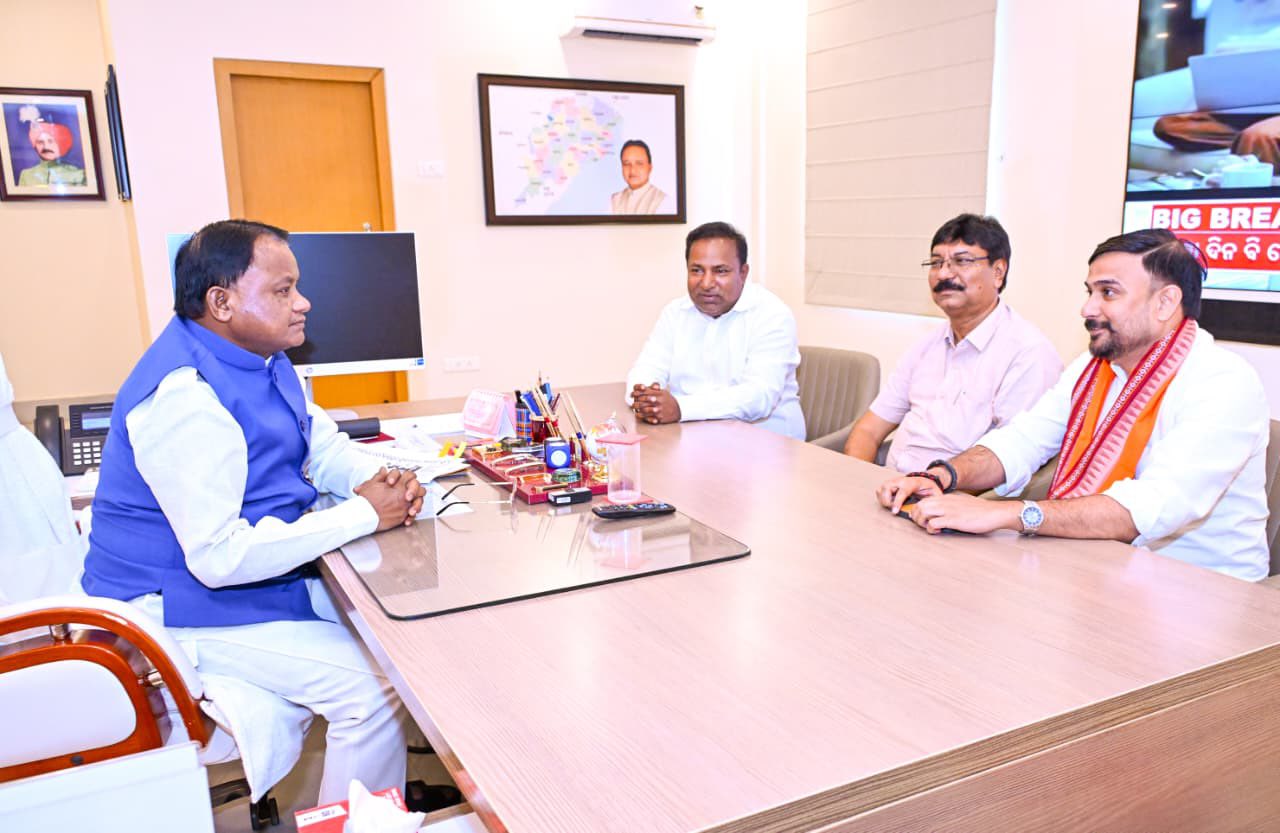 Chief Minister Shri Mohan Charan Majhi was paid a courtesy call on Hon'ble MLAs of various Assembly constituencies.