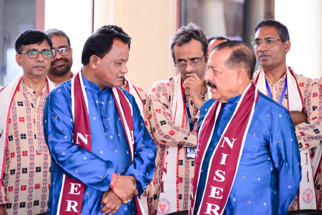 Science and technology are the foundation of a prosperous nation; CM urges young scientists to invest knowledge in solving grassroots problems