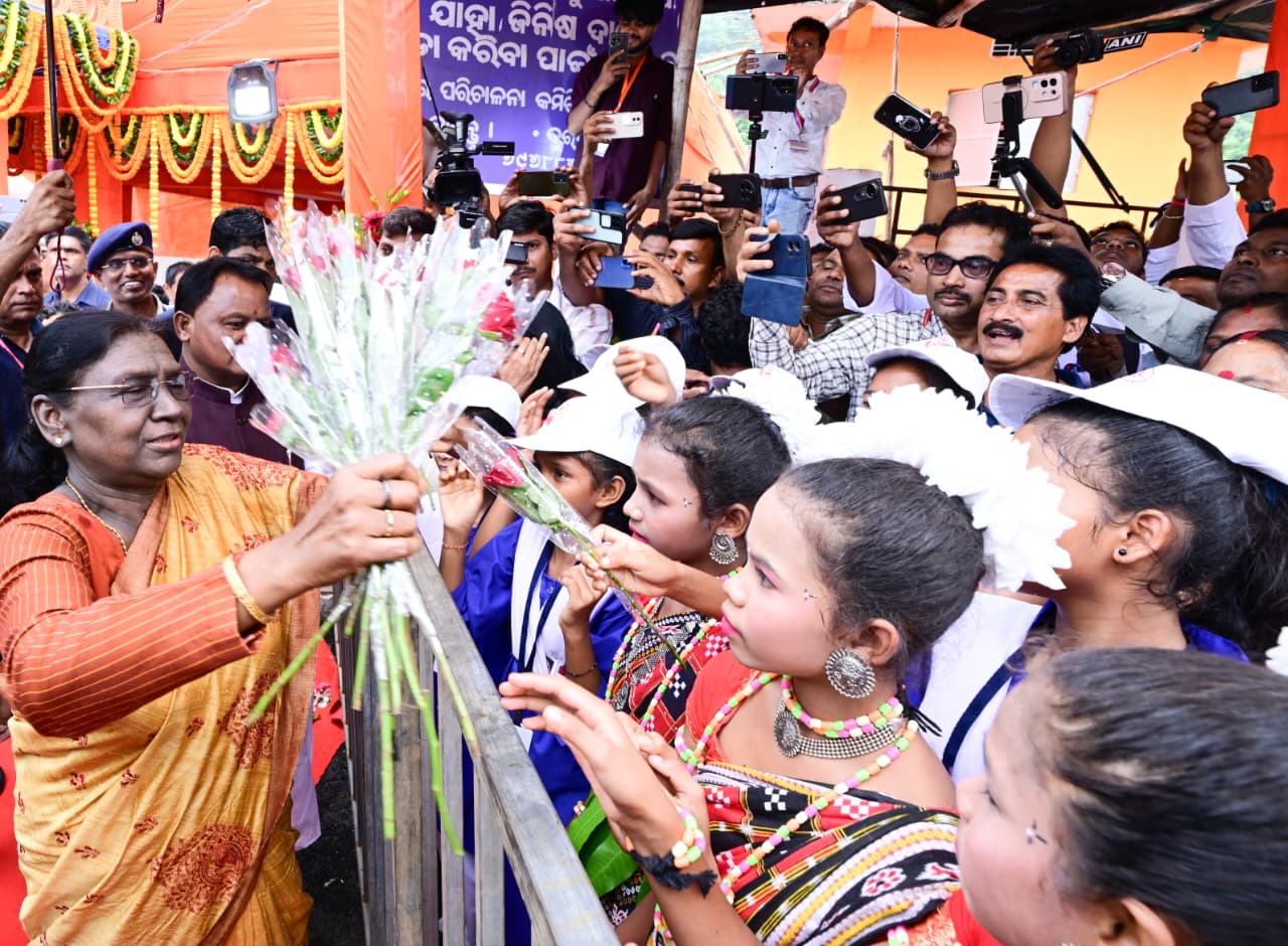 ତପ୍ତପାଣିରେ ମା’ କନ୍ଧୁଣୀ ଦେବୀଙ୍କ ଦର୍ଶନ କଲେ ରାଷ୍ଟ୍ରପତି, ରାଜ୍ୟପାଳ ଓ ମୁଖ୍ୟମନ୍ତ୍ରୀ