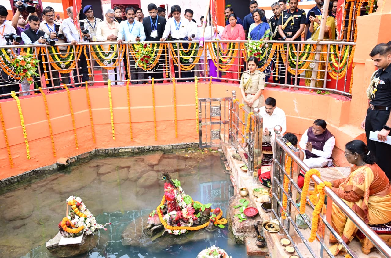 ତପ୍ତପାଣିରେ ମା’ କନ୍ଧୁଣୀ ଦେବୀଙ୍କ ଦର୍ଶନ କଲେ ରାଷ୍ଟ୍ରପତି, ରାଜ୍ୟପାଳ ଓ ମୁଖ୍ୟମନ୍ତ୍ରୀ