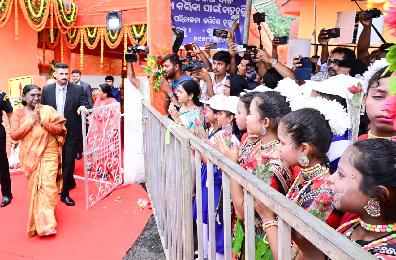 ତପ୍ତପାଣିରେ ମା’ କନ୍ଧୁଣୀ ଦେବୀଙ୍କ ଦର୍ଶନ କଲେ ରାଷ୍ଟ୍ରପତି, ରାଜ୍ୟପାଳ ଓ ମୁଖ୍ୟମନ୍ତ୍ରୀ