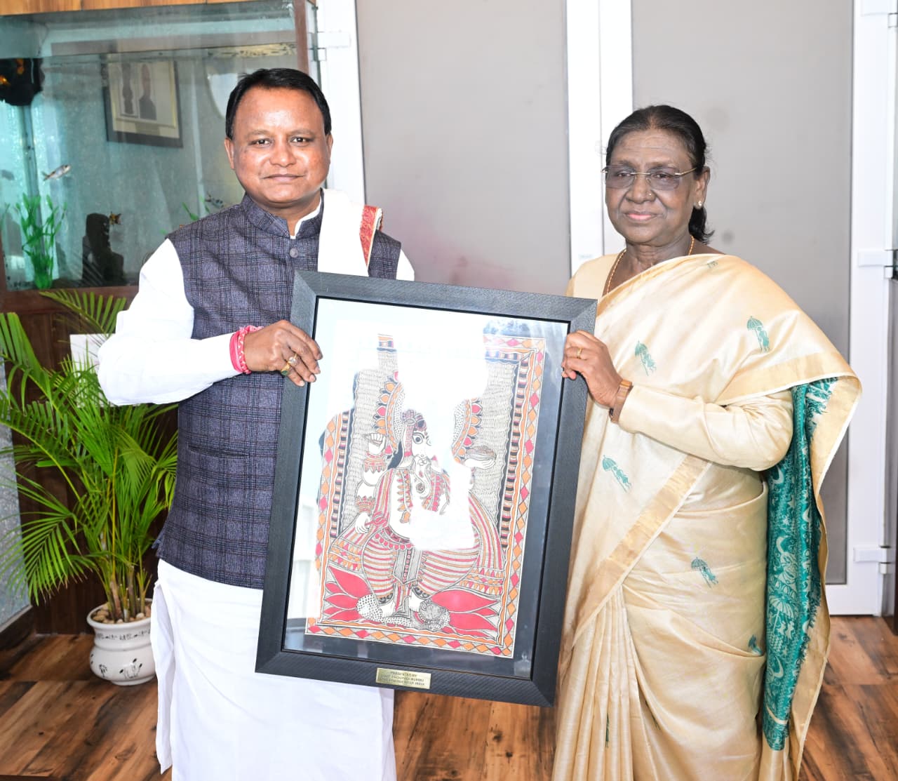 ଗୋପାଳପୁରରେ ରାଷ୍ଟ୍ରପତିଙ୍କୁ ସ୍ମାରକୀ ପ୍ରଦାନ କଲେ ମୁଖ୍ୟମନ୍ତ୍ରୀ
