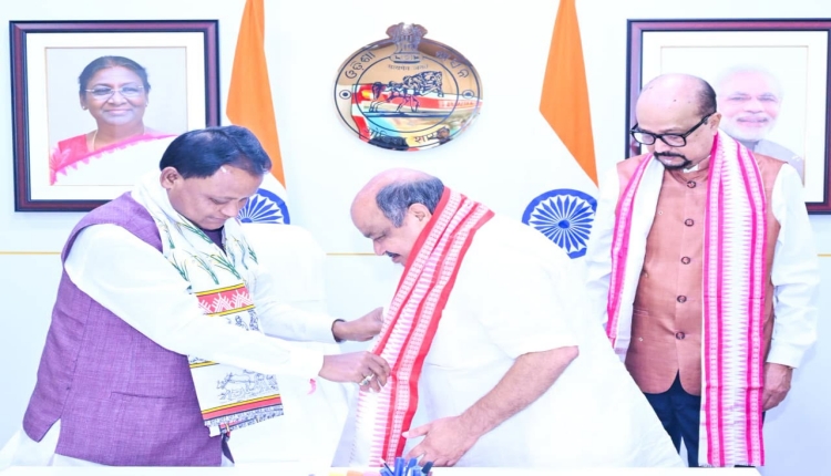 ମୁଖ୍ୟମନ୍ତ୍ରୀଙ୍କୁ ଭେଟିଲେ ଛତିଶଗଡ଼ ରାଜ୍ୟପାଳ 