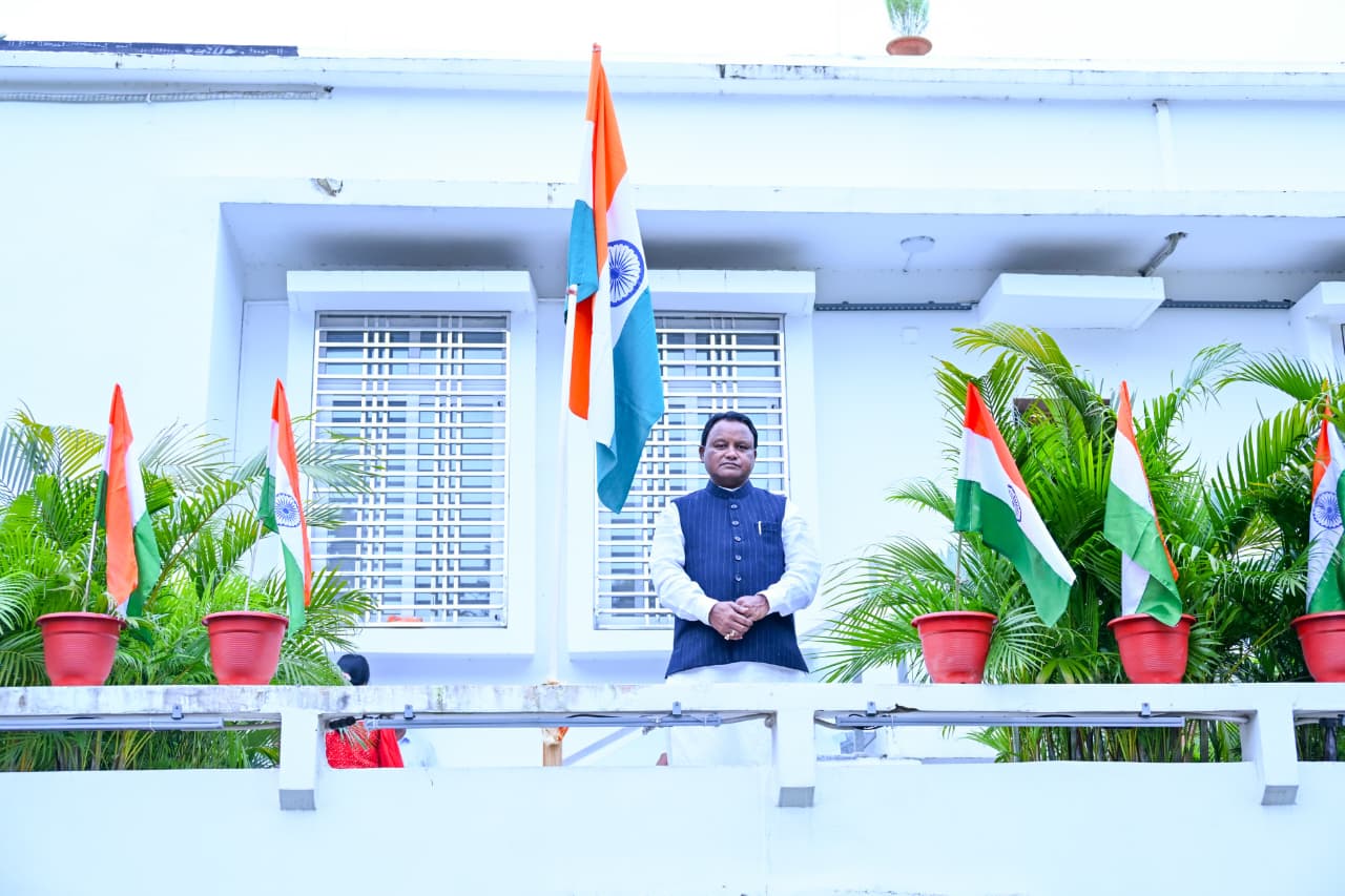 Chief Minister Joins ‘Har Ghar Tiranga’ Campaign, Hoists Tricolour at Residence