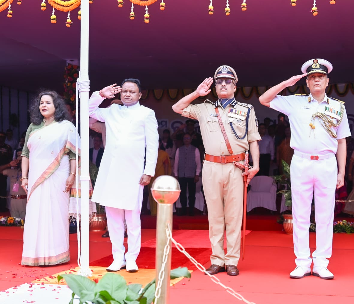 ୮୦ତମ ରାଜ୍ୟସ୍ତରୀୟ ସ୍ୱାଧୀନତା ଦିବସ ପାଳନ: ମହାନ ସଂଗ୍ରାମୀଙ୍କୁ ଶ୍ରଦ୍ଧାଞ୍ଜଳି ଜଣାଇଲେ ମୁଖ୍ୟମନ୍ତ୍ରୀ